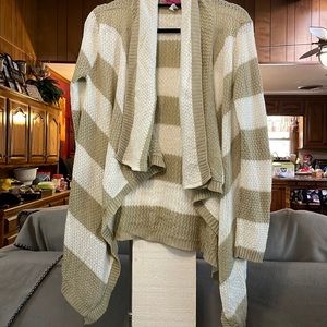 Demanding Long Sleeve Wrap Sweater Shrug Size X-Large